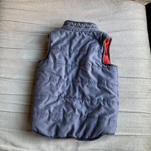 Size 6, gray and orange kids vest ￼